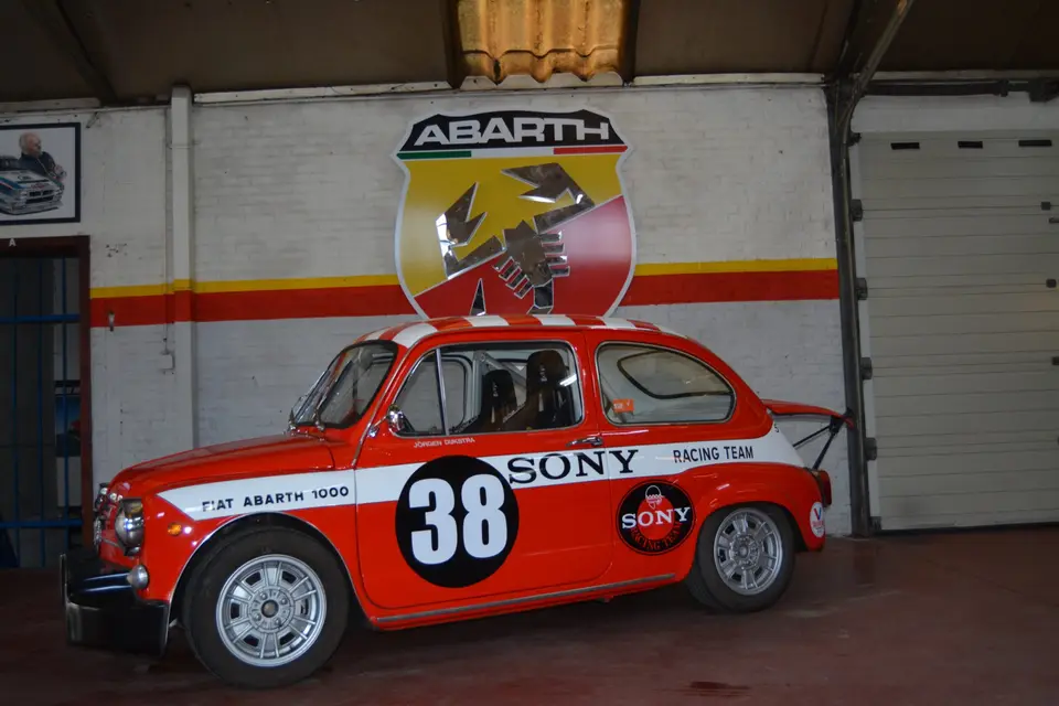 Fiat 600 Abarth, 1000TC Sony Racing Team, foto 1 van 4