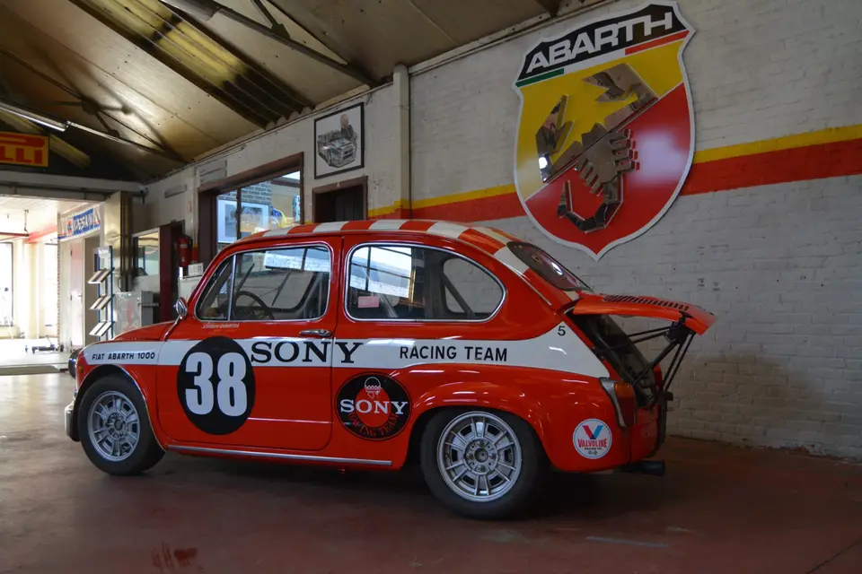 Fiat 600 Abarth, 1000TC Sony Racing Team, foto 3 van 4
