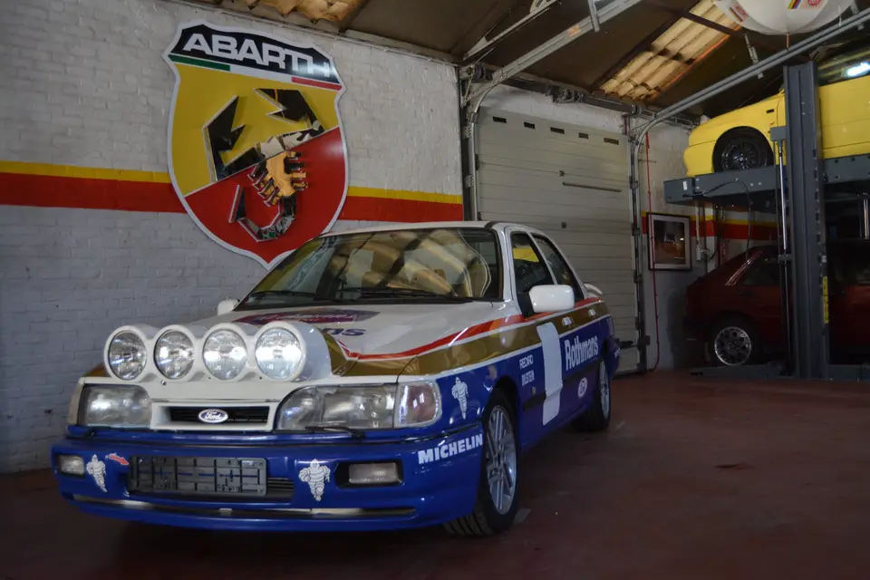 Ford Sierra Sapphire RS Cosworth 4WD (Rothmans), foto 2 van 4