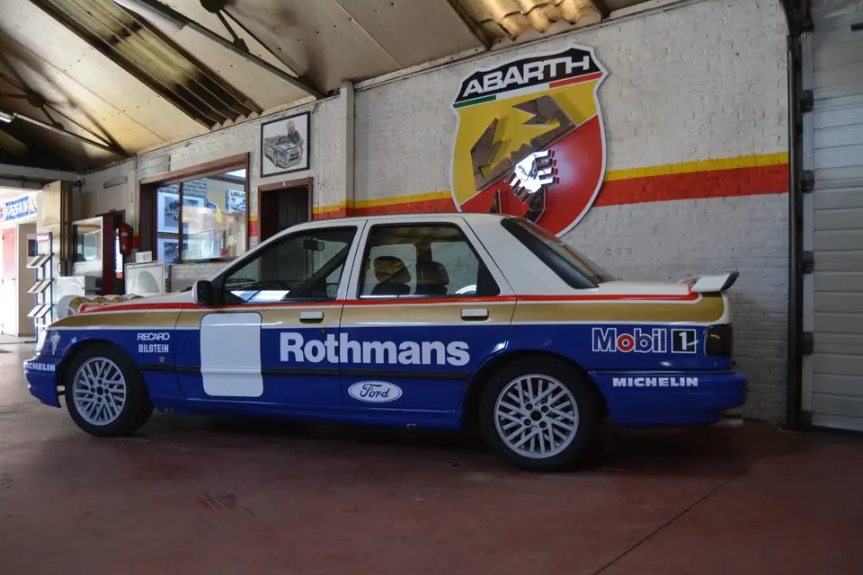 Ford Sierra Sapphire RS Cosworth 4WD (Rothmans), foto 3 van 4