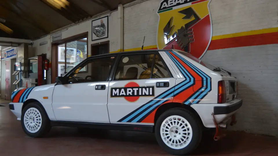 Lancia Delta HF in Martini-kleuren